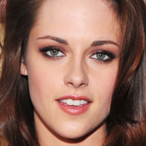 Kristen Stewart Goes Makeup Free